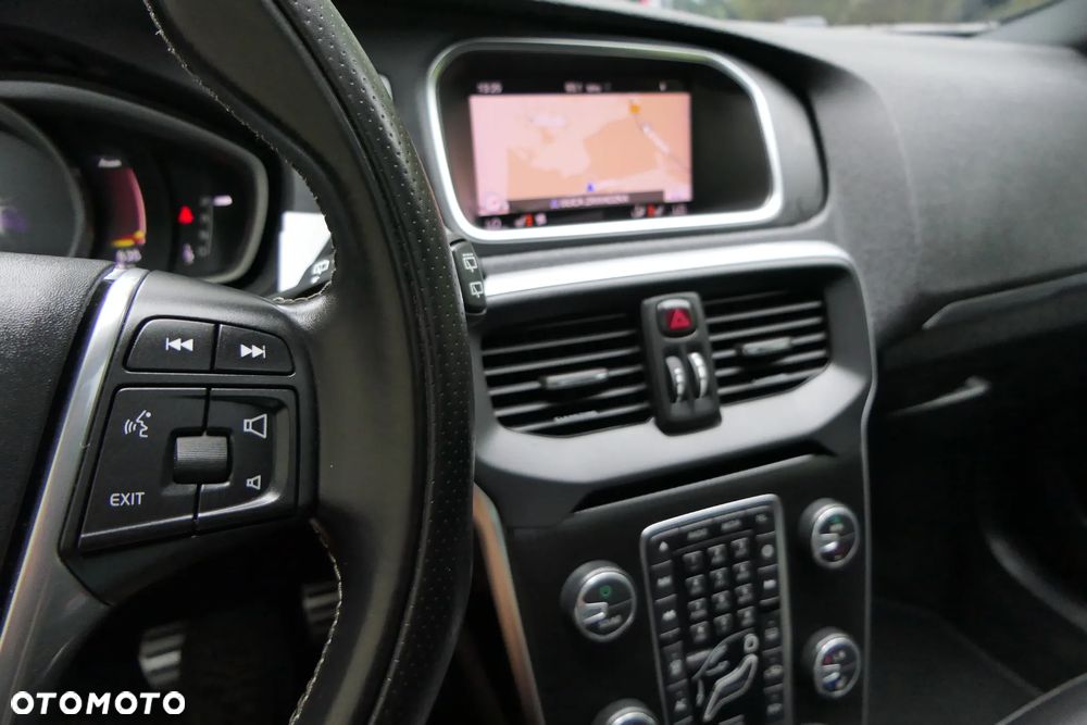 Volvo V40 D3 Drive-E SCR R-Design Momentum - 30