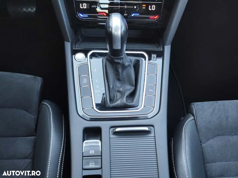 Volkswagen Passat 2.0 TDI DSG Comfortline - 21