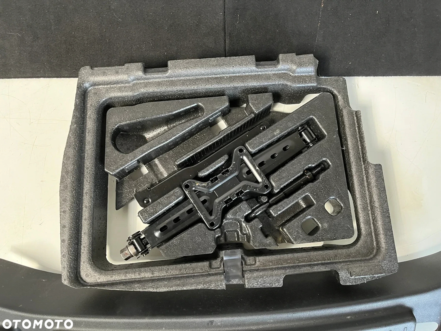 SCHOWEK TAPICERKA WYKŁADZINA PODŁOGI FORD GALAXY MK4 S-MAX MK2 15-21r. EM2B-R13W052AB3JA6 - 2