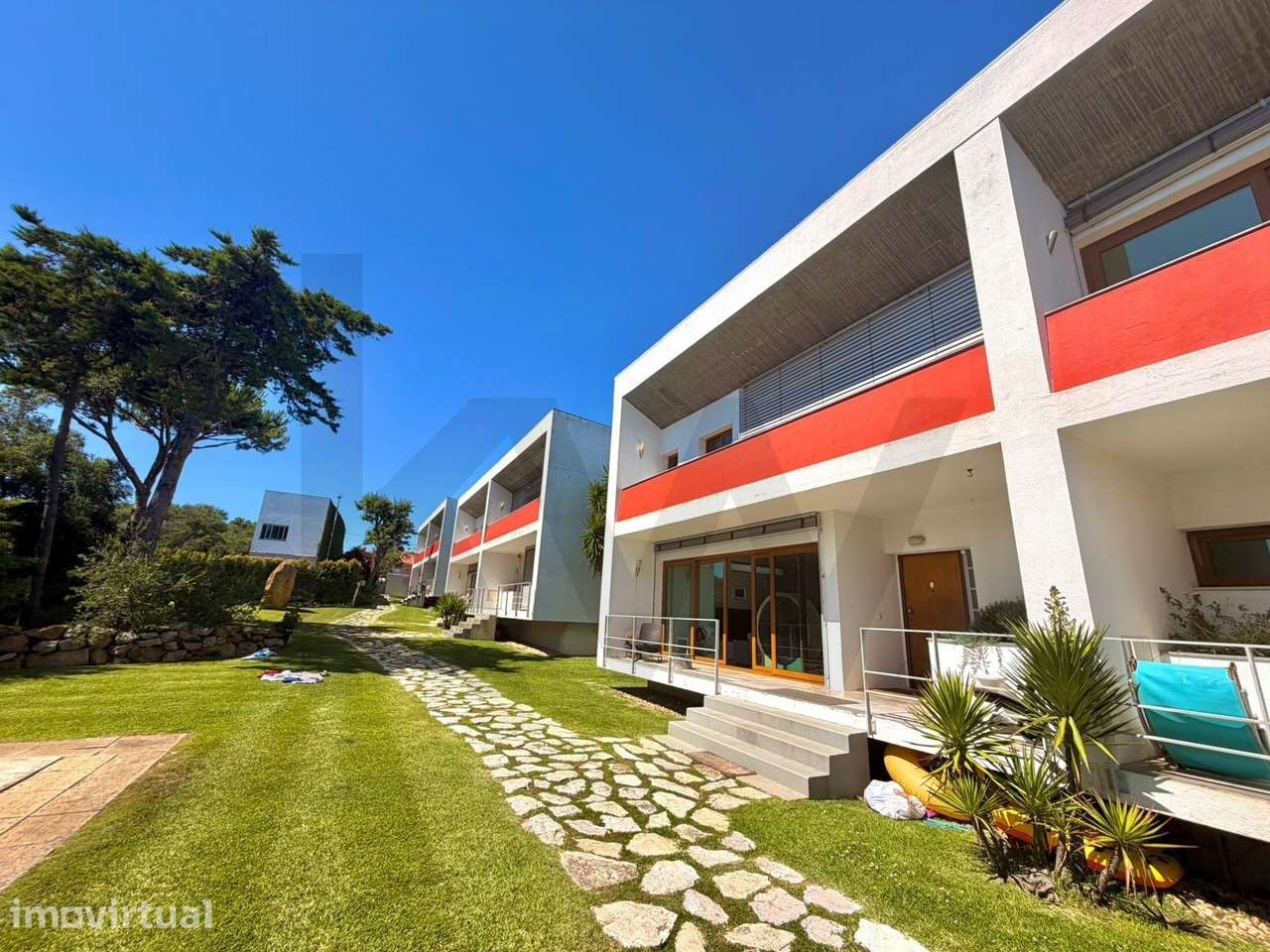 Moradia T3+2 Renovada com Jardim e Piscina em Condomínio Privado em Ca - Grande imagem: 3/60