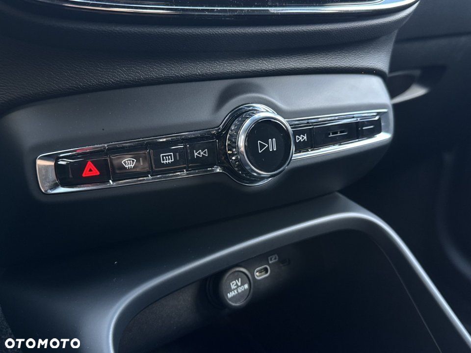 Volvo XC 40 - 25