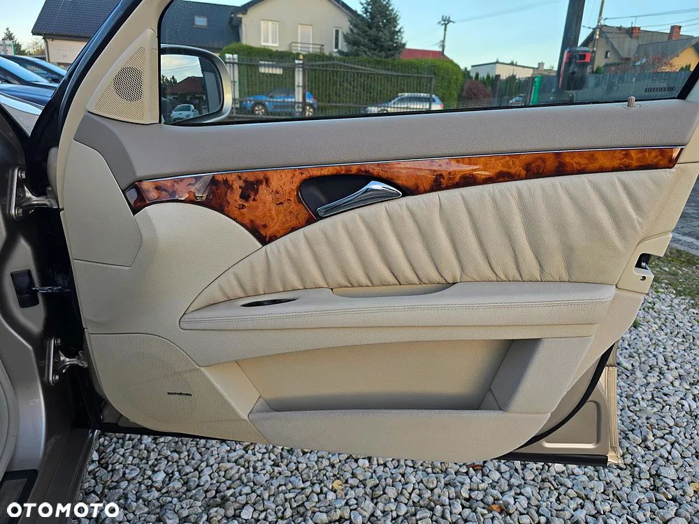 Mercedes-Benz Klasa E - 22