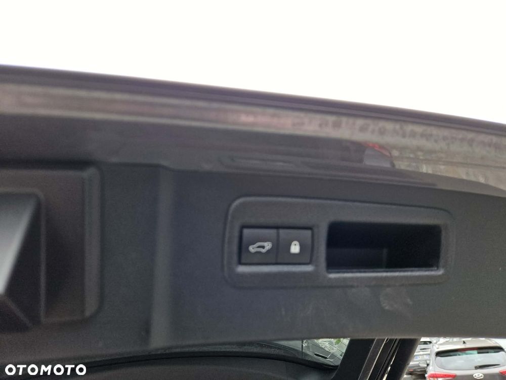 Lexus NX 300h Elite AWD - 24