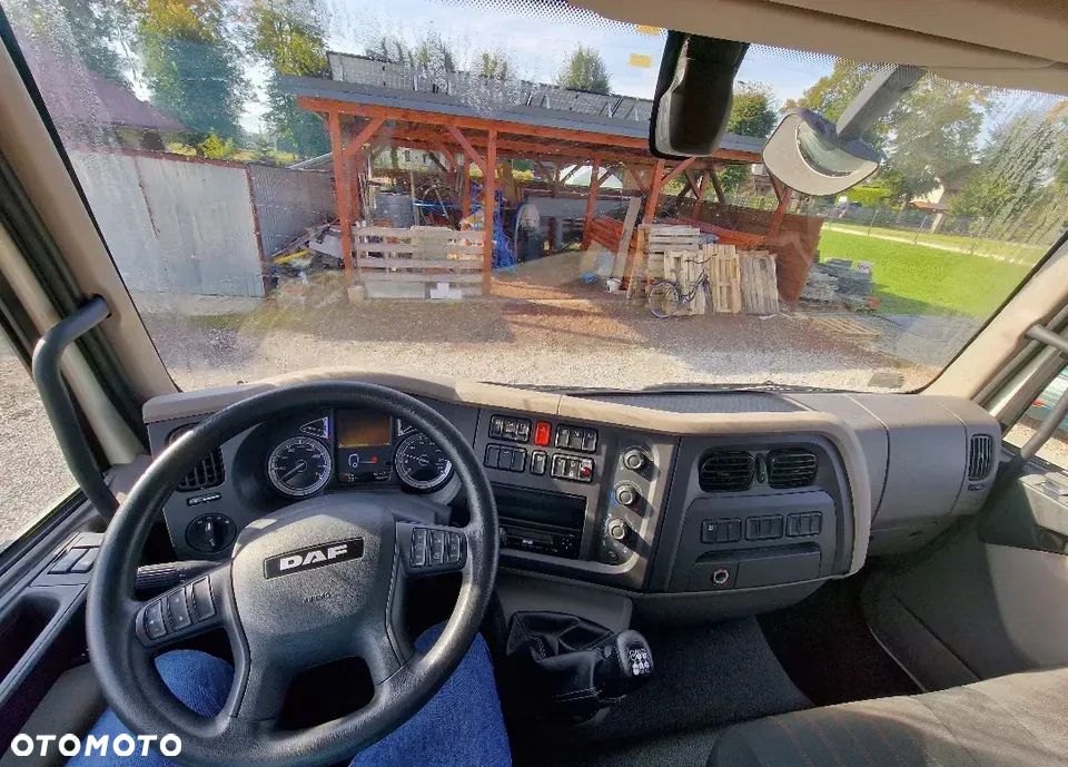 DAF LF 320 FA Day Cab 4x2 - 8