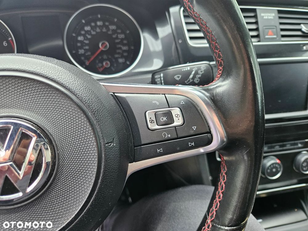 Volkswagen Golf - 21