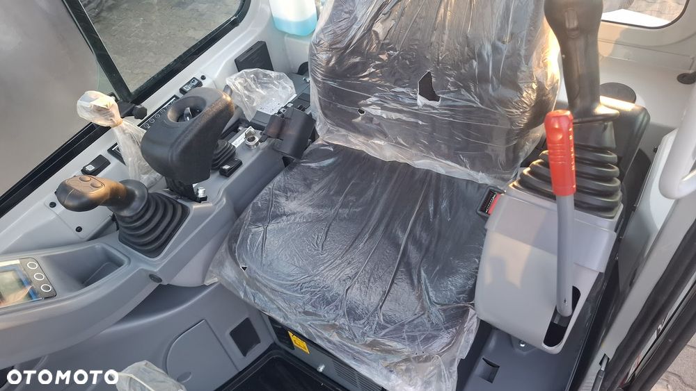 Takeuchi Koparka Gąsienicowa Takeuchi TB225 V0 Okazja DEMO Gwarancja - 11