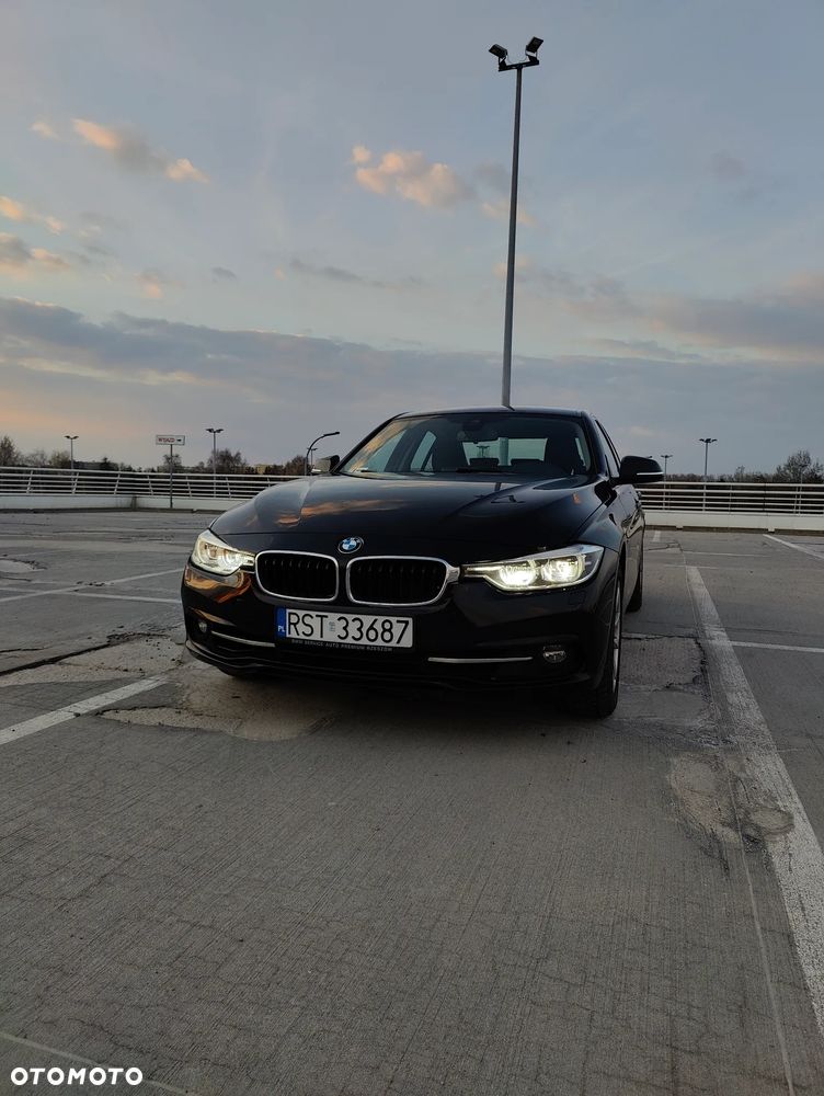 BMW Seria 3 318i Sport Line - 19