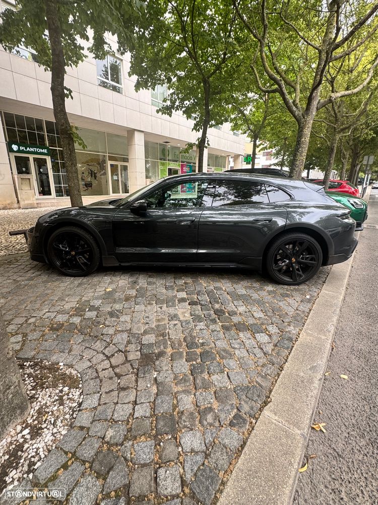Porsche Taycan Cross Turismo 4 - 3