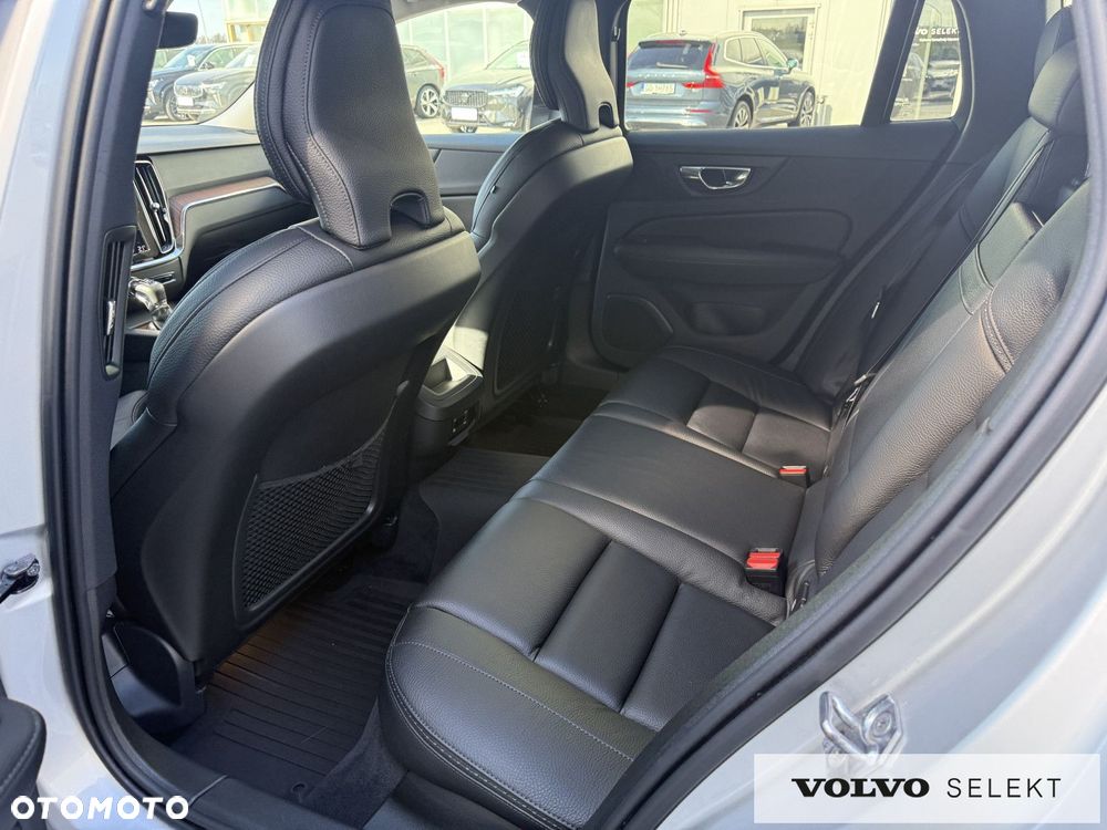 Volvo V60 Cross Country - 25