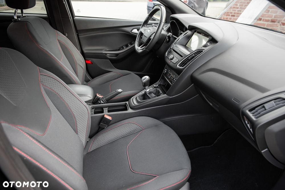 Ford Focus 1.5 EcoBlue Start-Stopp-System ST-LINE X - 31