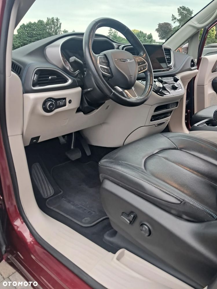 Chrysler Pacifica - 31