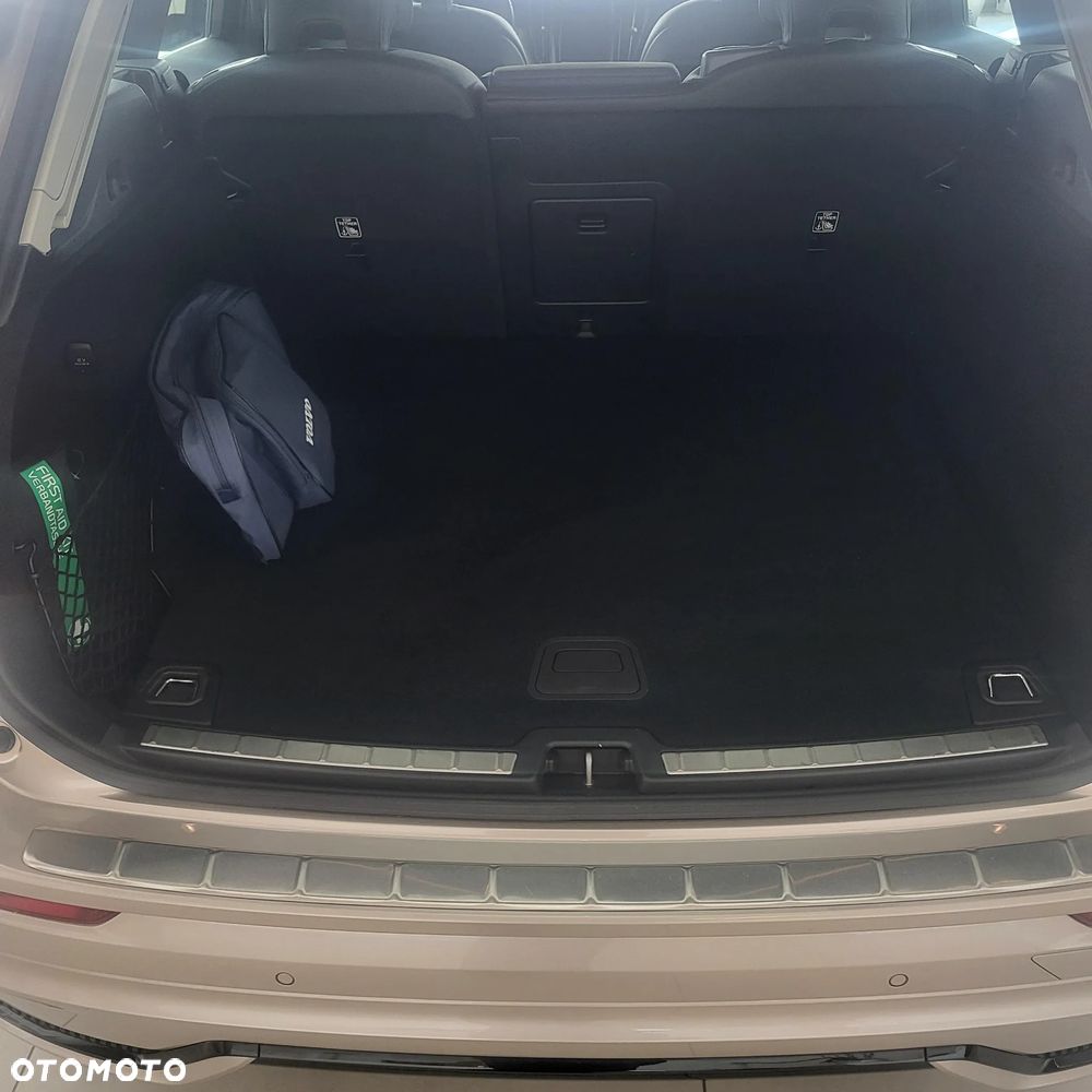 Volvo XC 60 B5 B AWD Plus Dark - 9