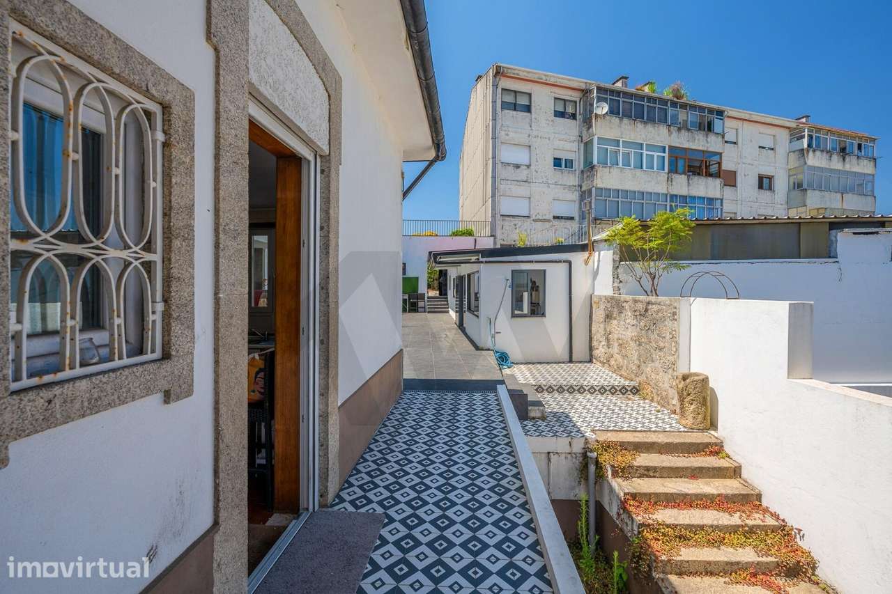 Moradia Burguesa Portuense com Jardim, Terraço e Elevado Potencial de - Grande imagem: 5/60