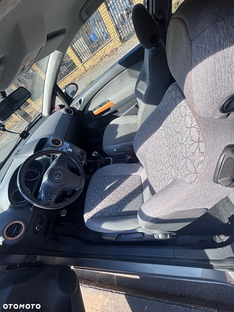 Opel Corsa 1.4 16V Color Edition - 10