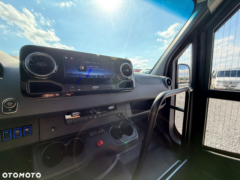Mercedes-Benz Sprinter 317 - 18