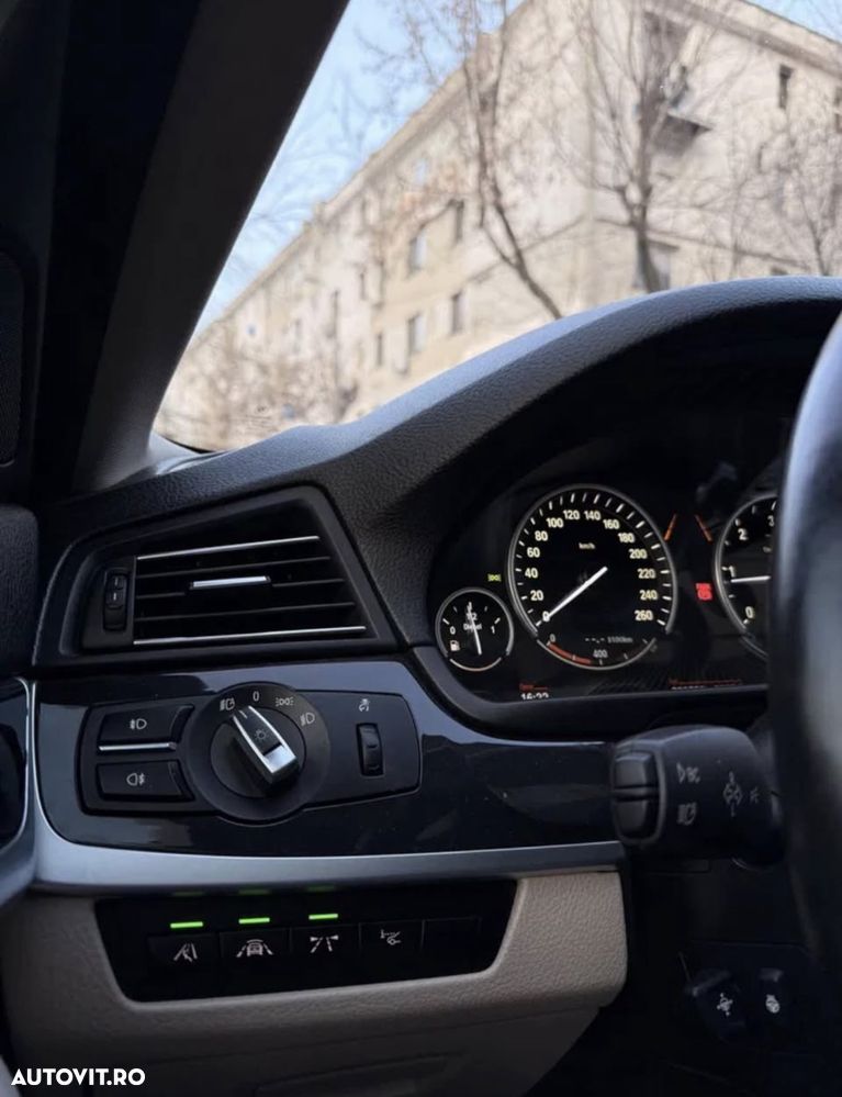 BMW Seria 5 525d xDrive AT - 8