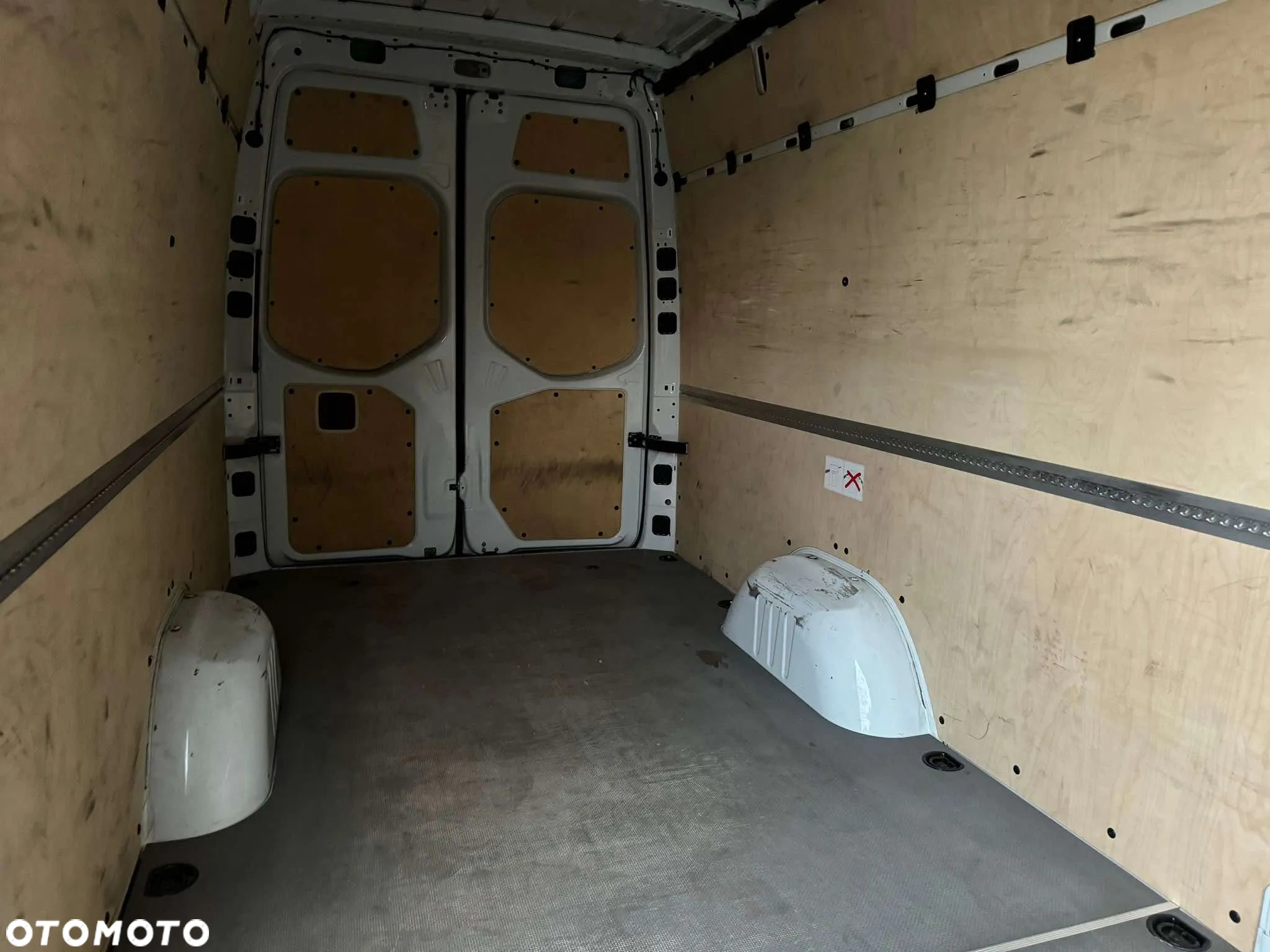 Mercedes-Benz Sprinter - 10
