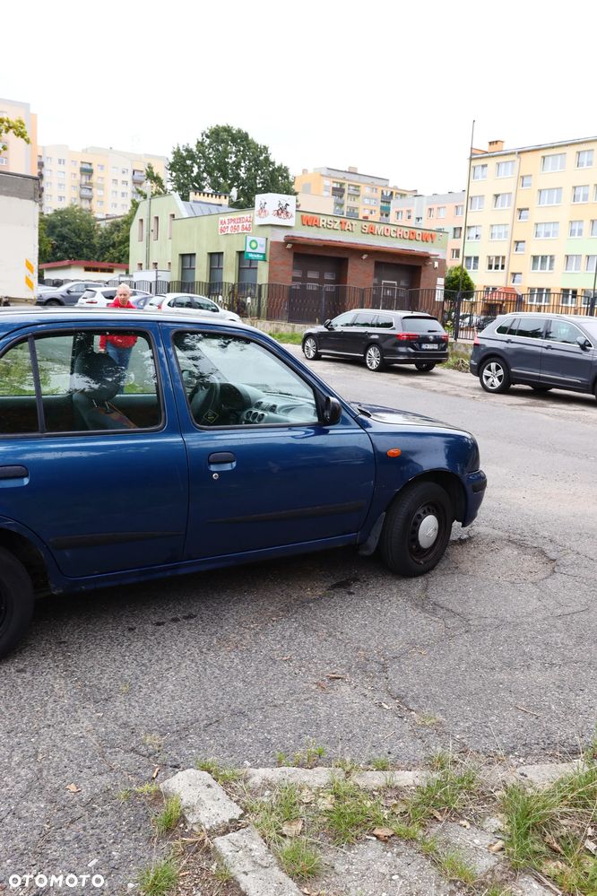 Nissan Micra 1.0 L - 9