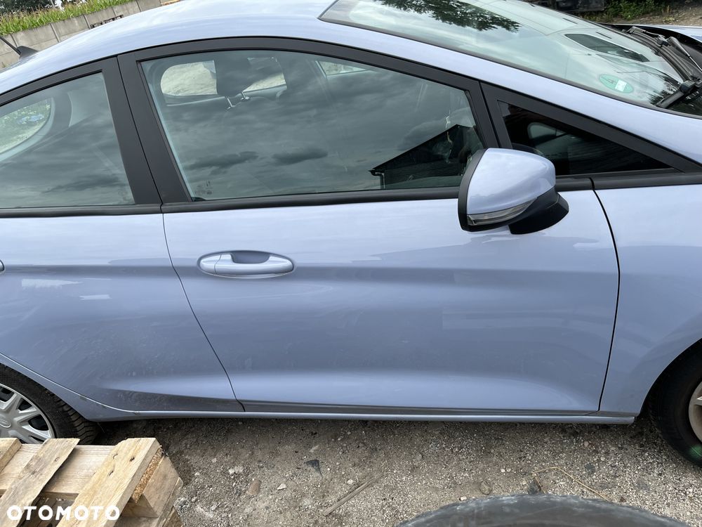 Drzwi przednie prawe Ford Fiesta MK8 - 1
