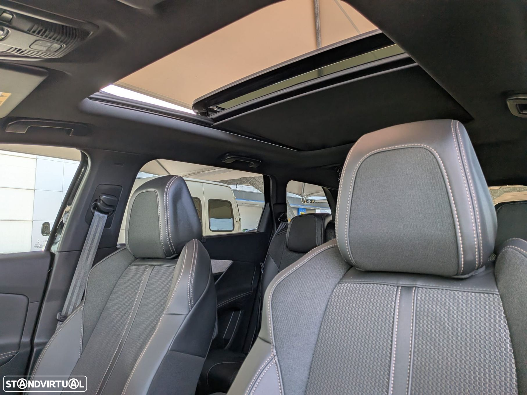 Peugeot 5008 1.5 BlueHDi Allure Pack EAT8 - 32
