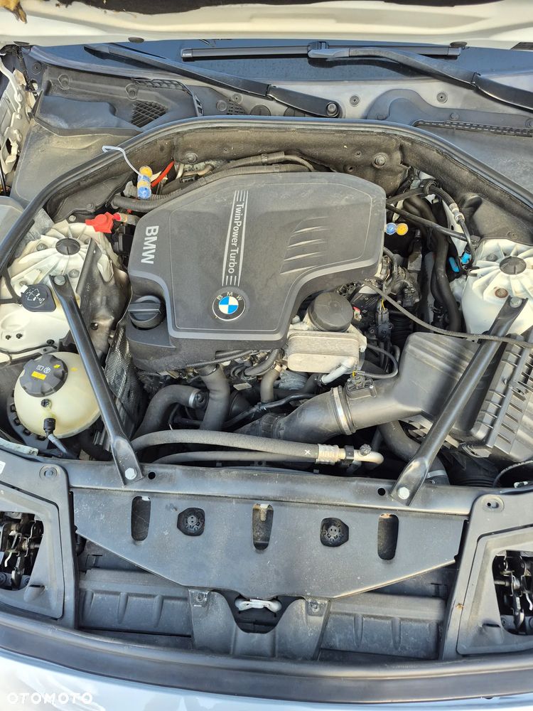 BMW Seria 5 528i xDrive - 11