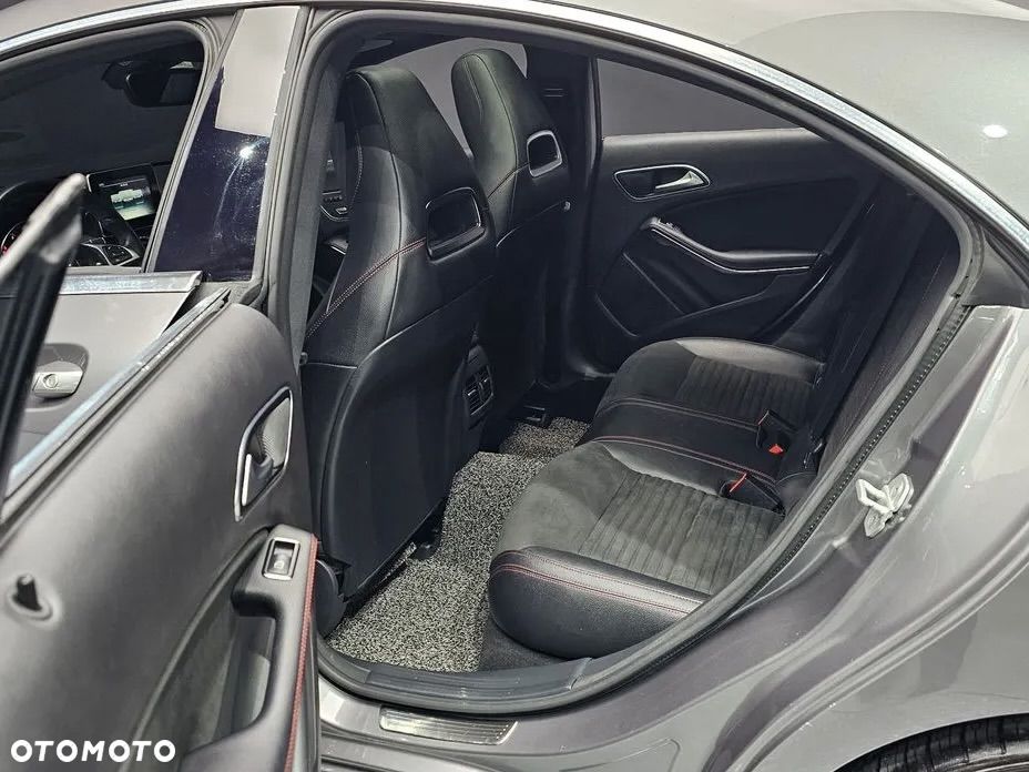 Mercedes-Benz CLA 220 4Matic 7G-DCT AMG Line - 13