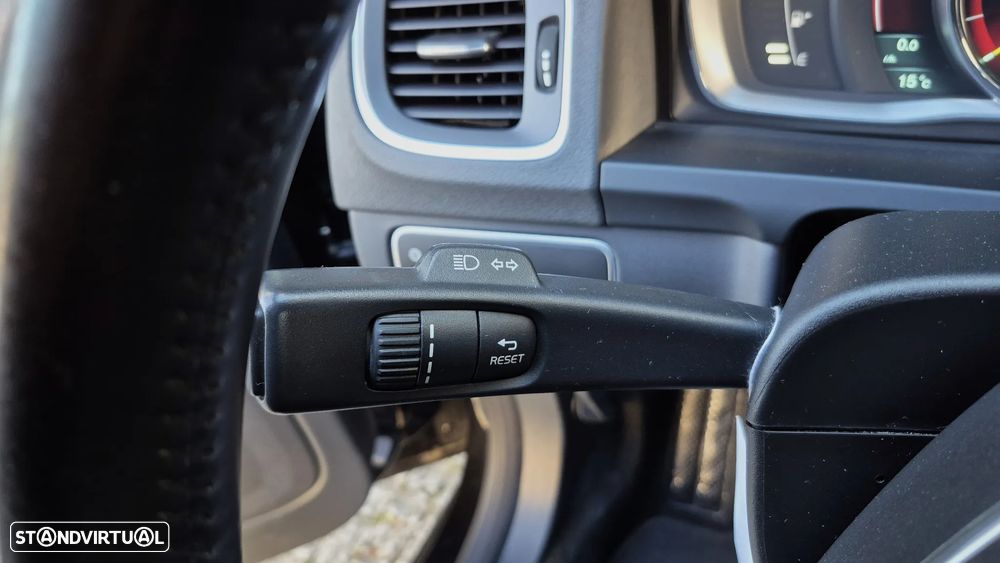 Volvo V60 D6 Plug-In-Hybrid AWD Geartronic Momentum - 25