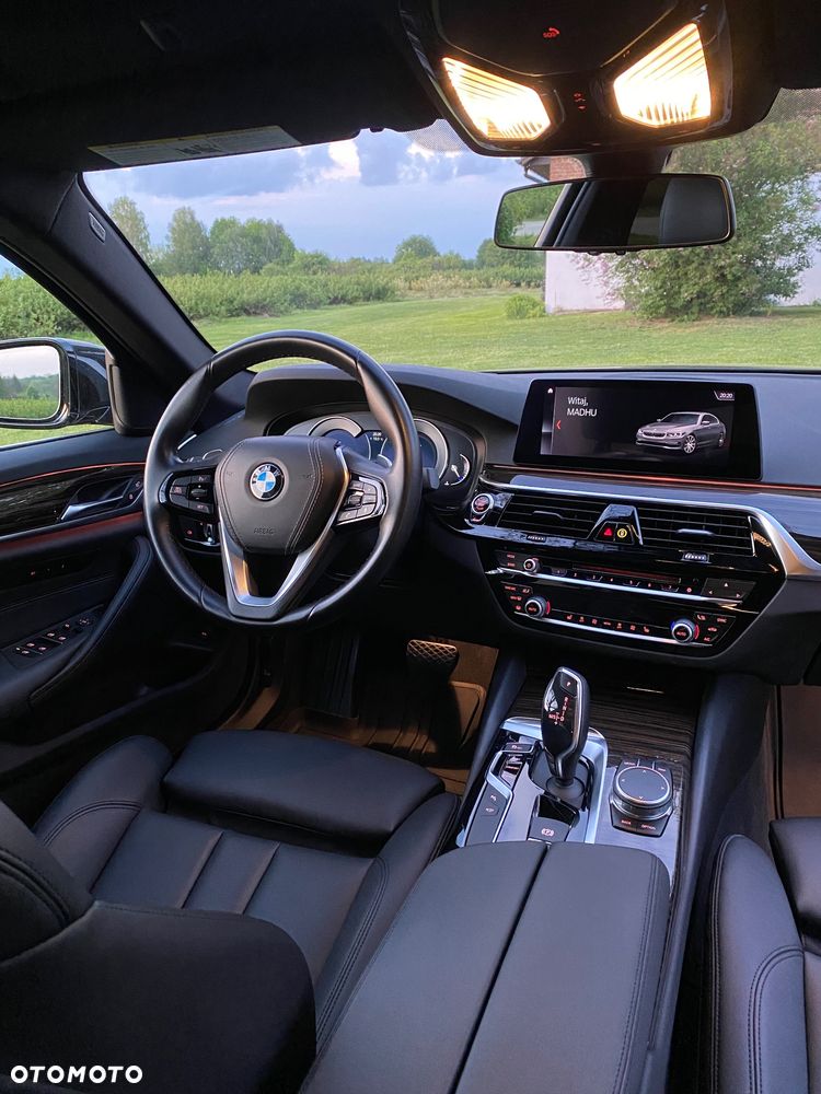 BMW Seria 5 530i Sport Line - 12