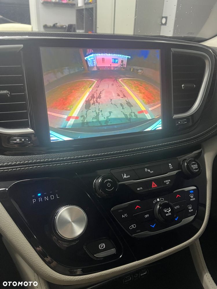 Chrysler Pacifica - 10