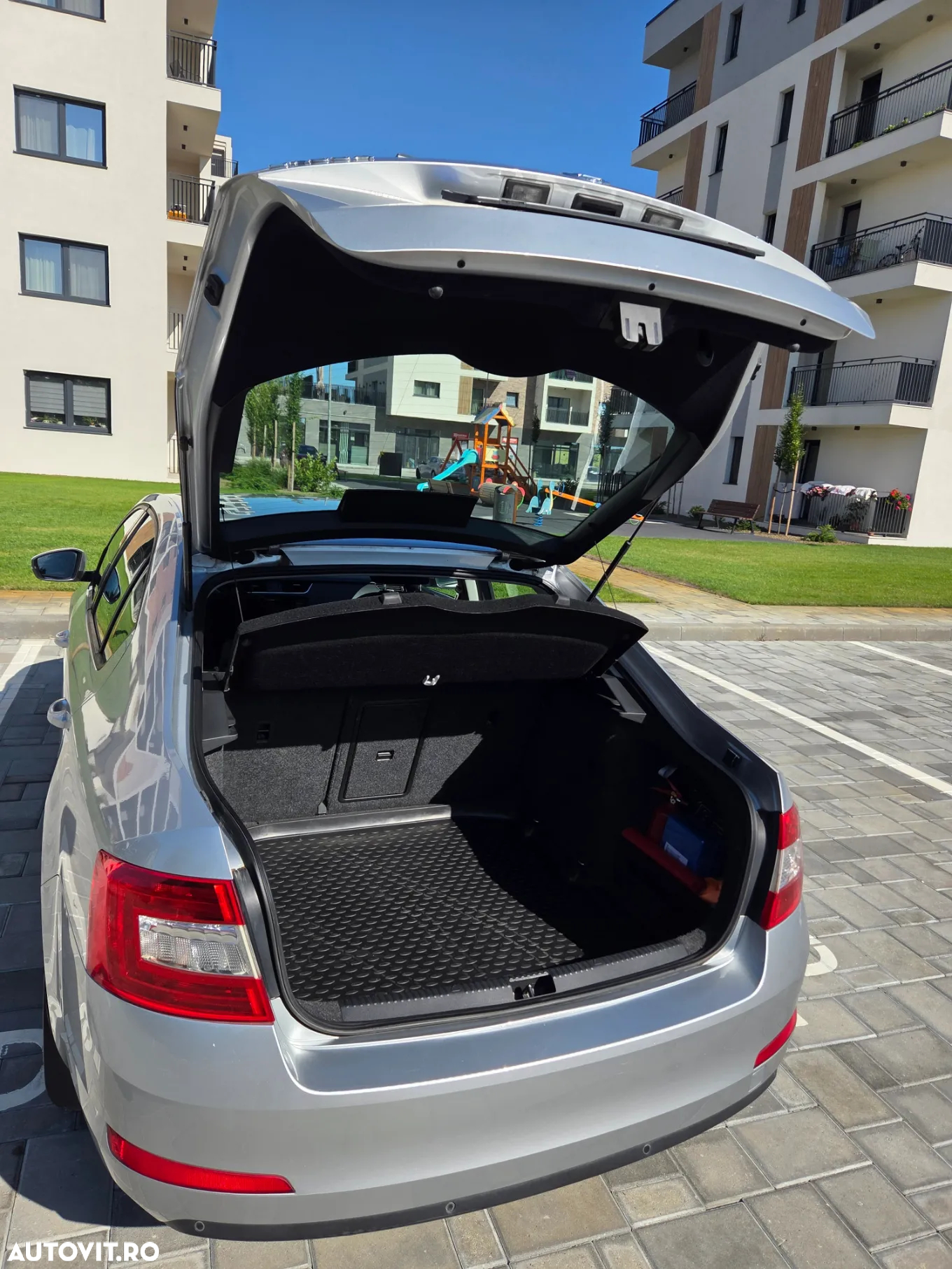 Skoda Octavia 1.6 TDI AMBITION - 8