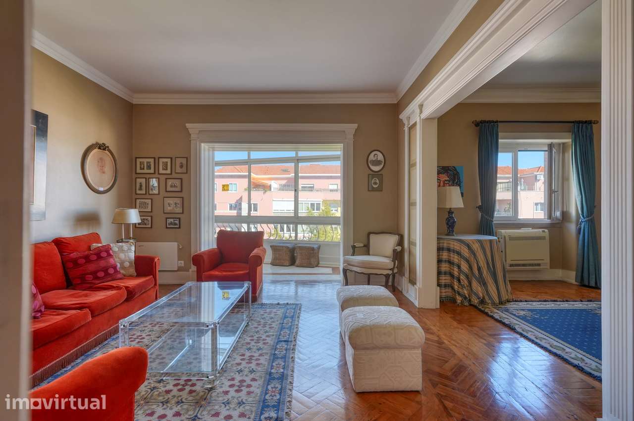 Apartamento T4 com varanda na Av. João XXI, Lisboa - Grande imagem: 2/48