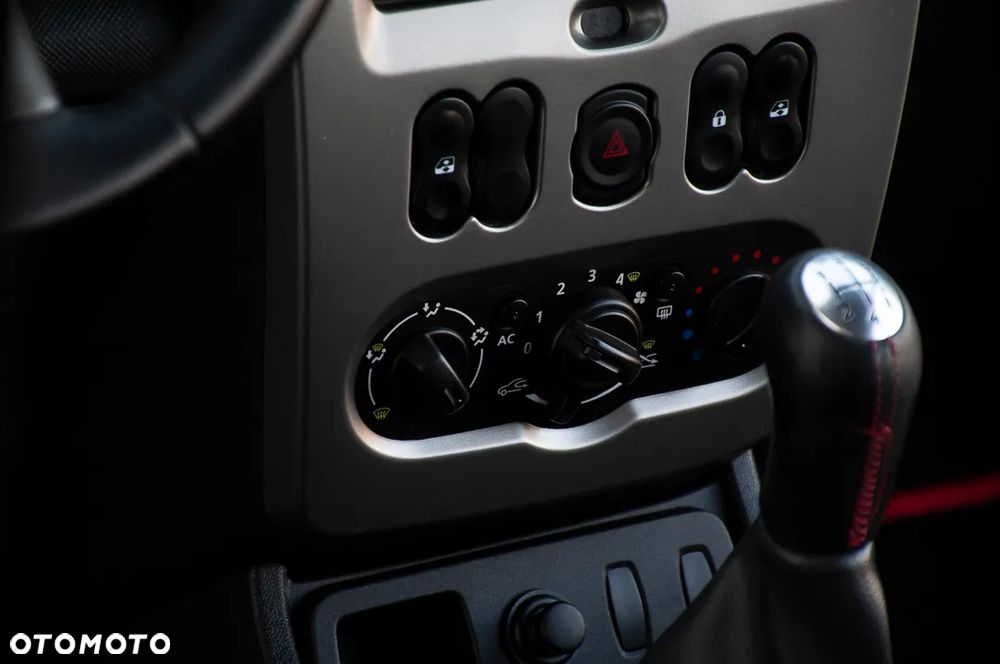 Dacia Duster 1.6 Ambiance - 38