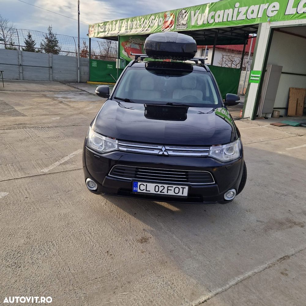 Mitsubishi Outlander - 2
