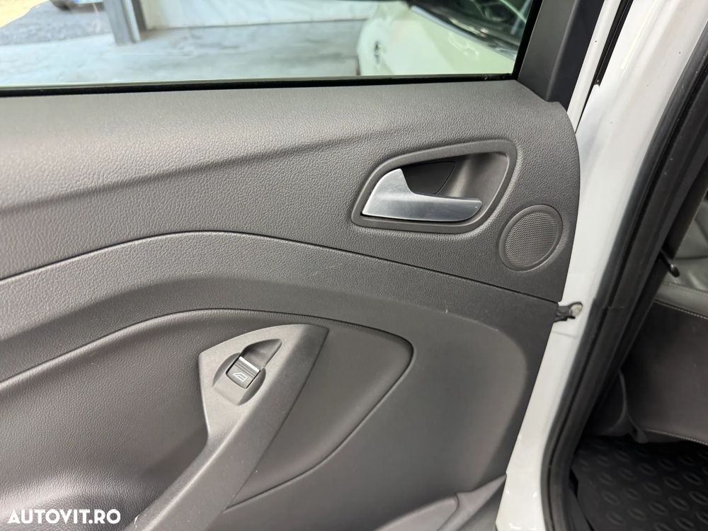 Ford Kuga 2.0 TDCi 4x4 Aut. Titanium - 18