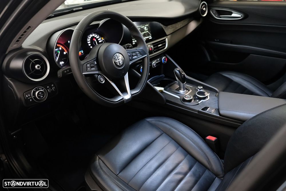 Alfa Romeo Giulia 2.2 AT8 Executive - 9
