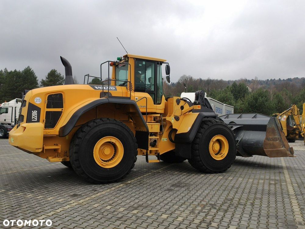 Volvo L 220G - 10