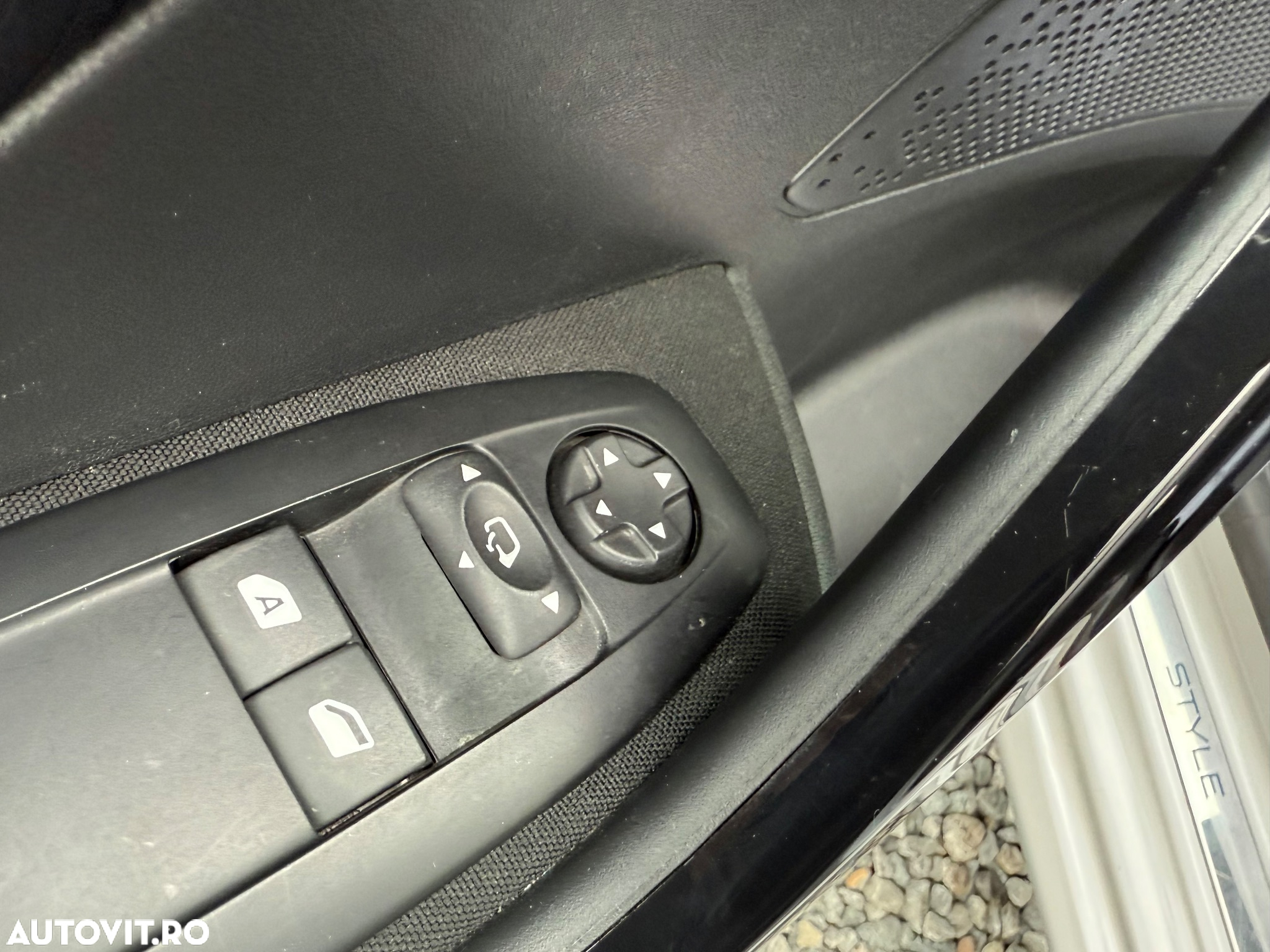 Peugeot 208 1.2 L PureTech Style - 24