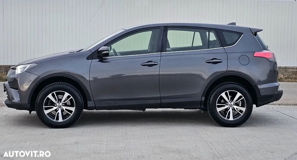 Toyota RAV4 - 8