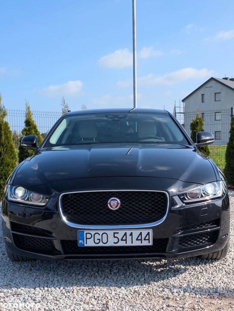 Jaguar XE 2.0 T Prestige - 4