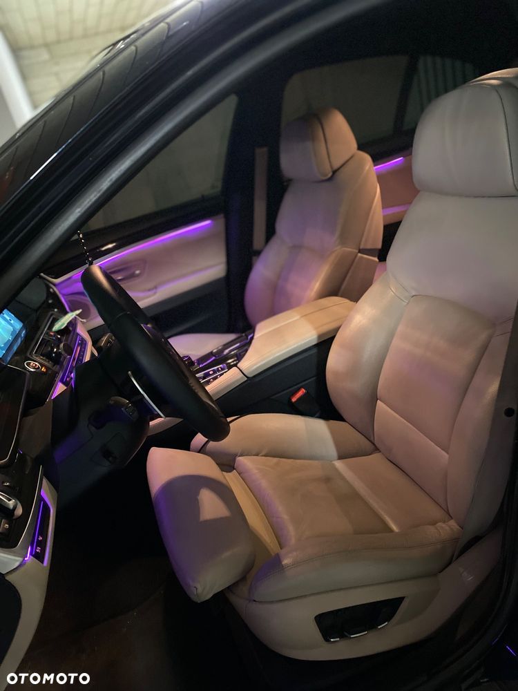 BMW Seria 5 525d xDrive - 9