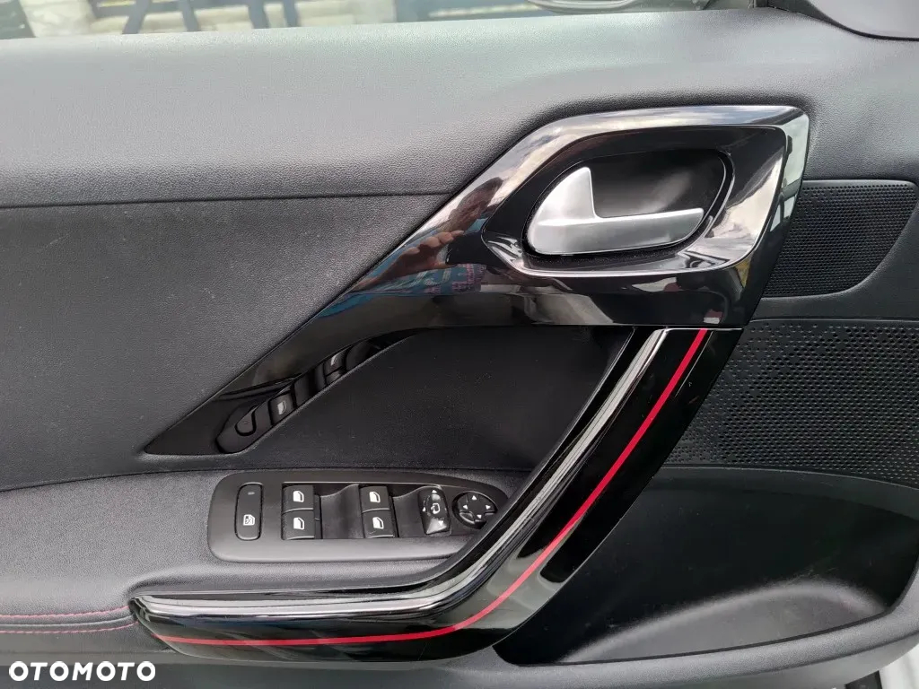 Peugeot 2008 1.2 PureTech GT Line S&S - 24