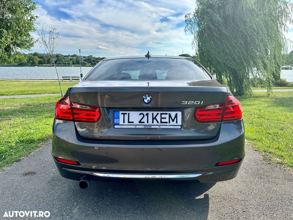 BMW Seria 3 320i EfficientDynamics Edition - 11