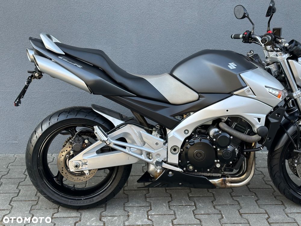 Suzuki GSR - 10