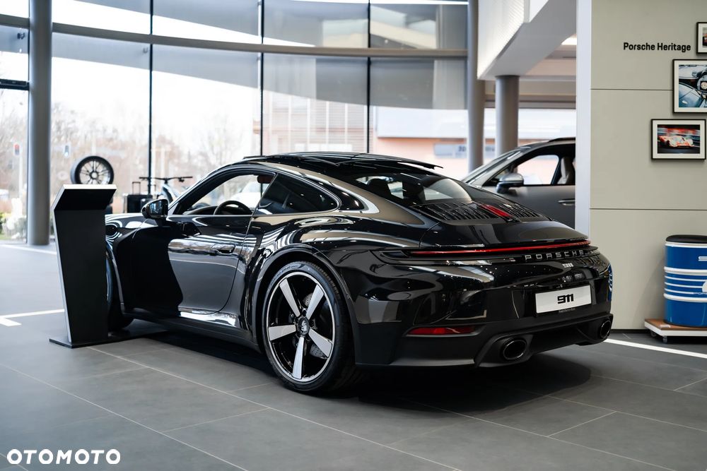 Porsche 911 Carrera - 3