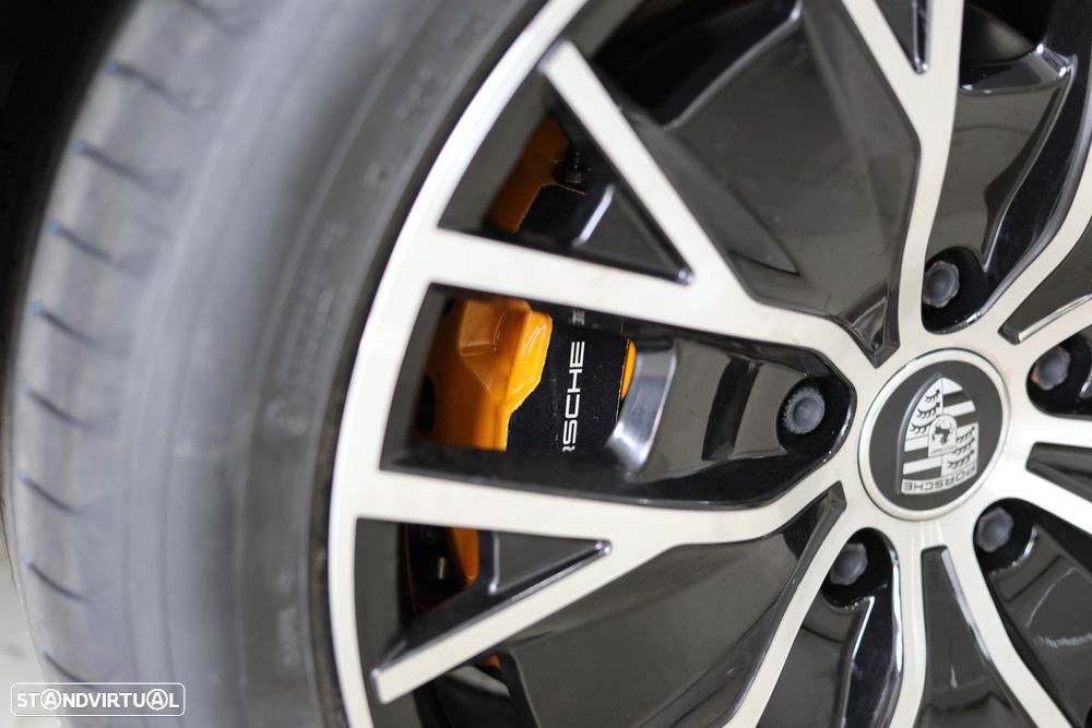 Porsche Taycan Cross Turismo 4 - 38