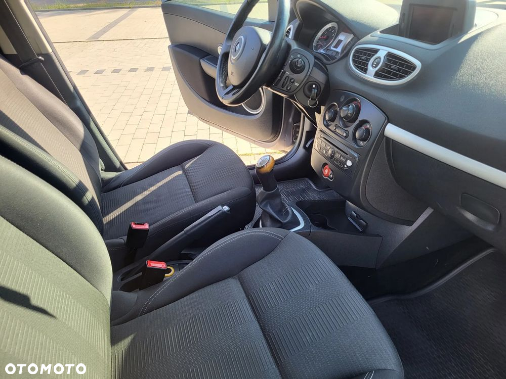 Renault Clio 1.2 16V Alize - 33