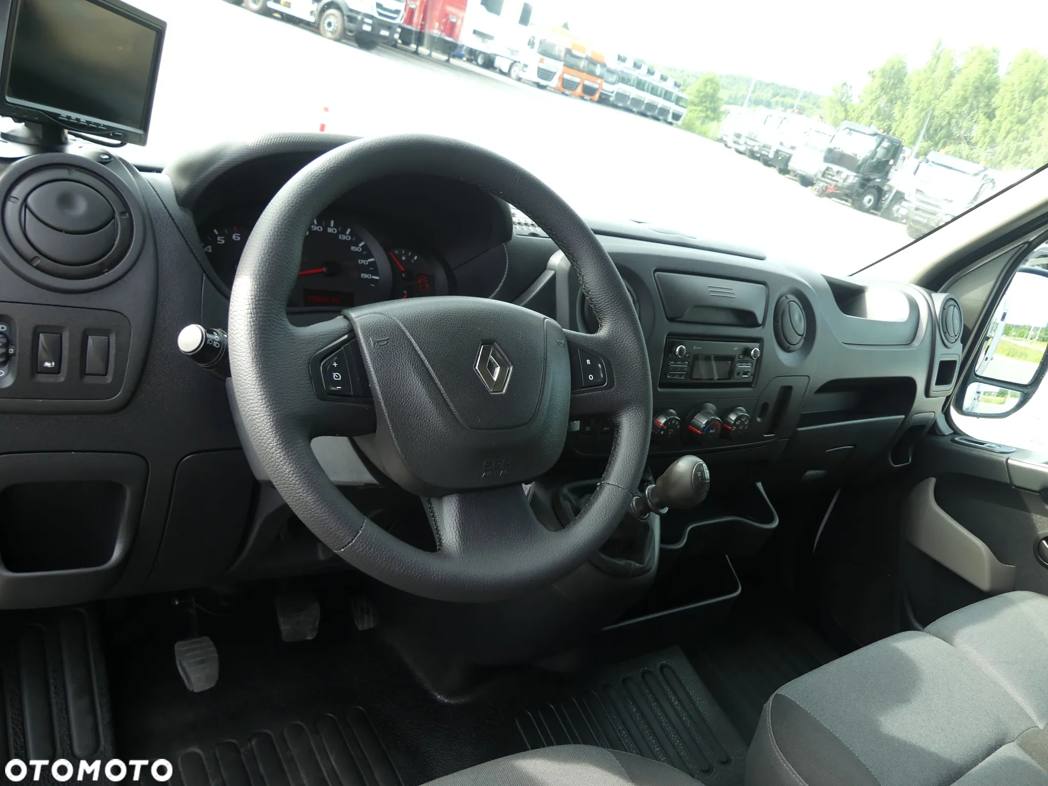 Renault MASTER / PODNOŚNIK KOSZOWY / ZWYŻKA 12M / - 24