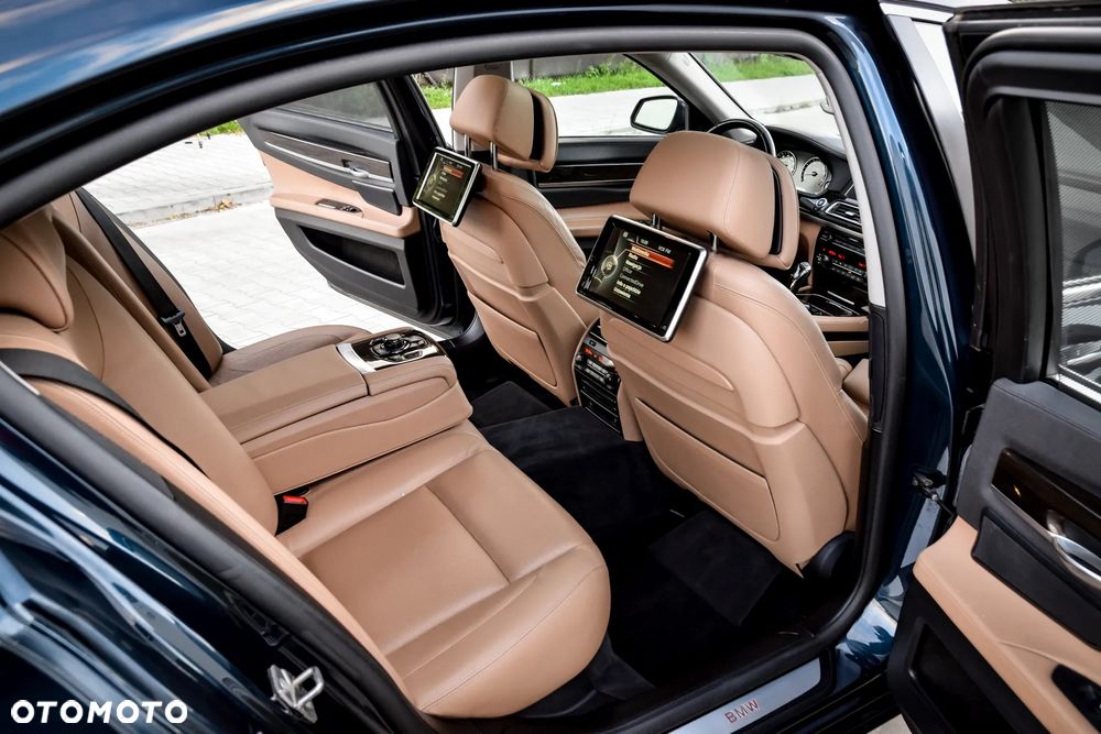 BMW Seria 7 740i L - 22