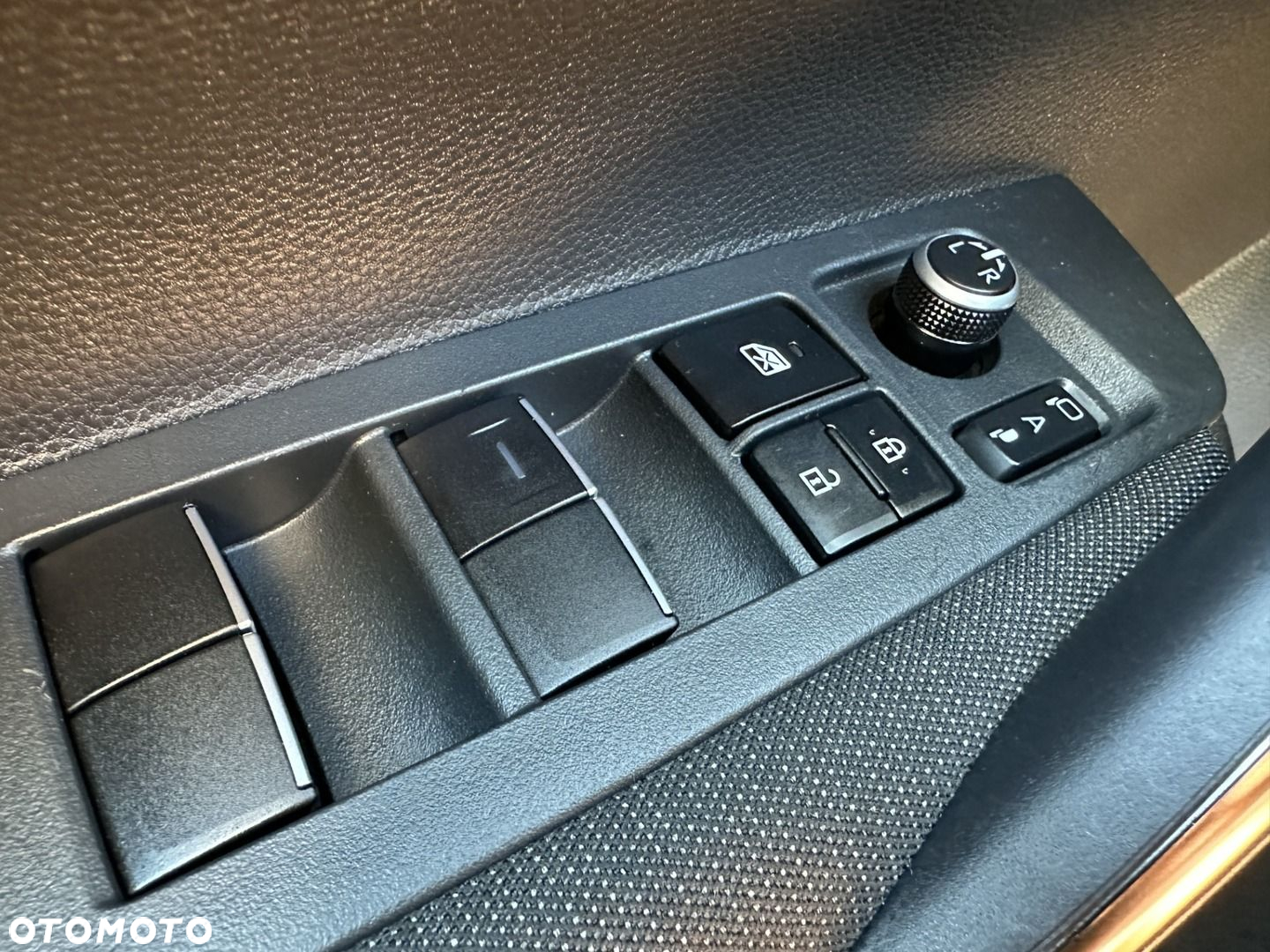 Toyota Corolla 1.8 Hybrid Comfort - 17