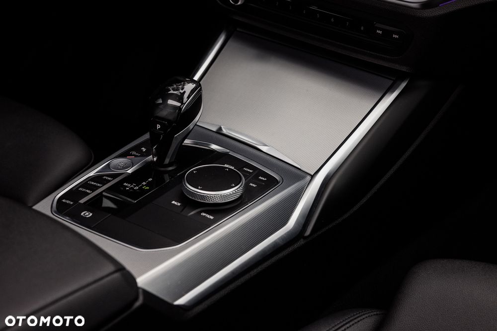 BMW Seria 3 330i Sport Line - 21